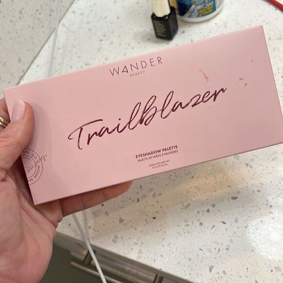 Wander Beauty Trailblazer Eyeshadow Palette- brand new in sealed box w 10 colors - Picture 5 of 5
